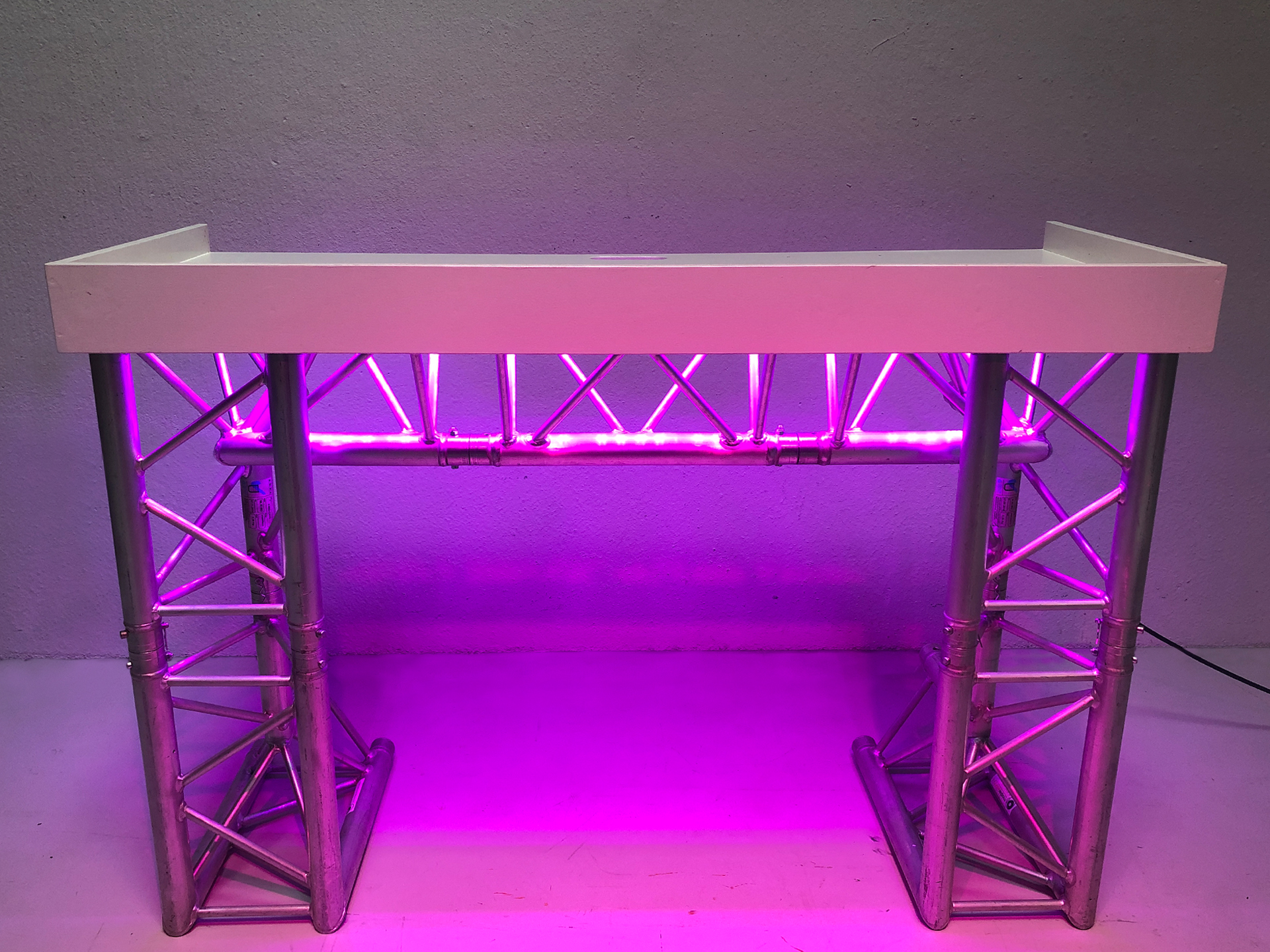 Master Partys truss DJ booth 1,5m huren