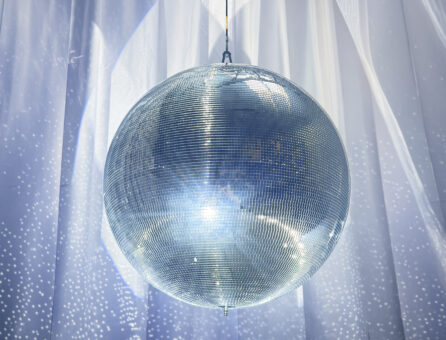 Master Partys Spiegelbol 50cm huren
